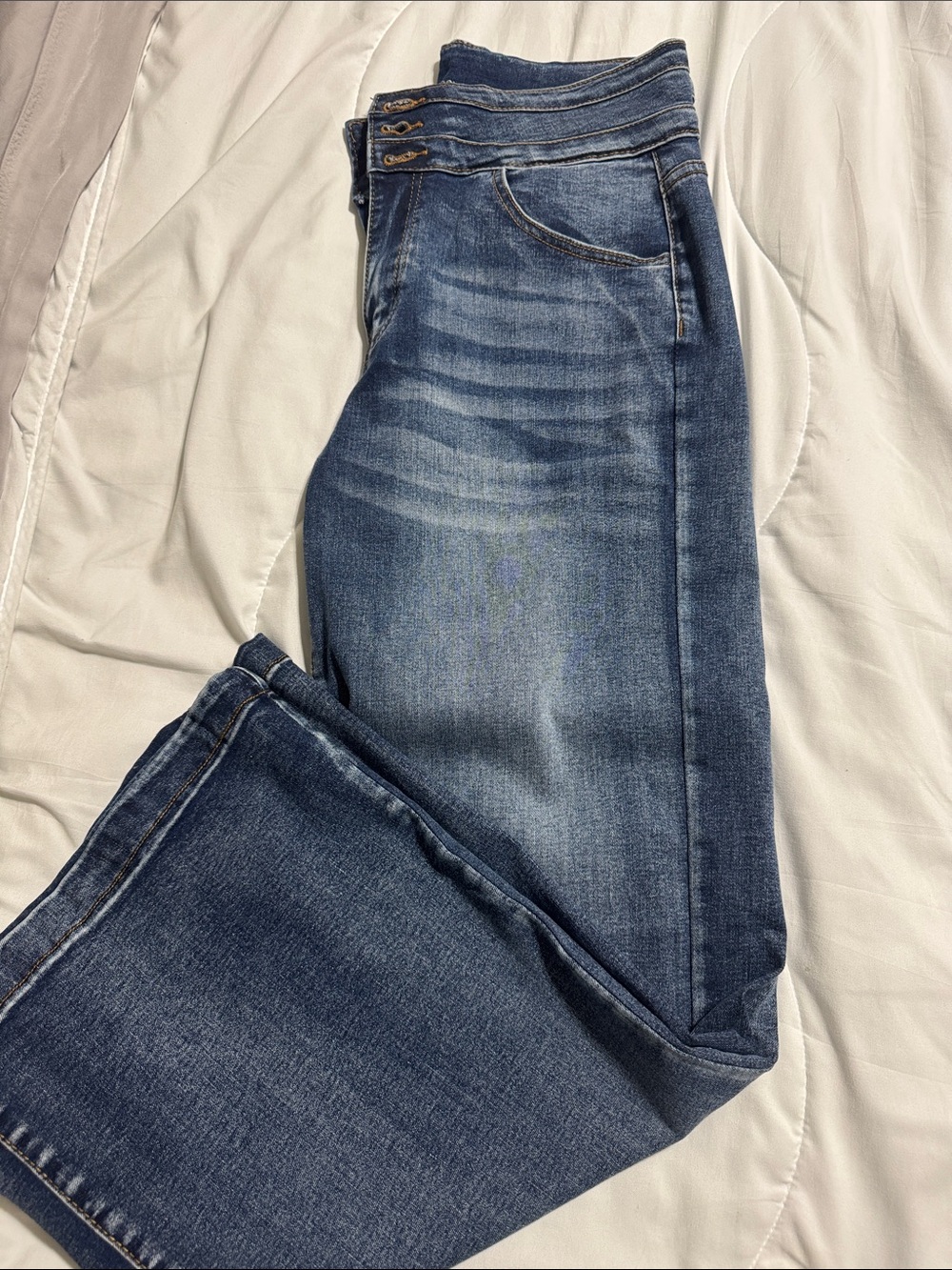 Classic Women's Blue Jeans - Comfortable Everyday Fit